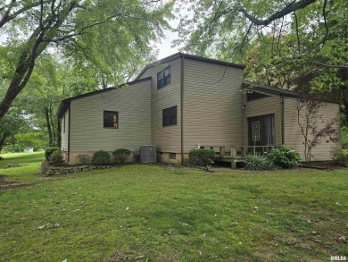 This 3 bedroom, 3 bath home offers a perfect blend of lakefront on Metropolis Country Club in Illinois - for sale on GolfHomes.com, golf home, golf lot