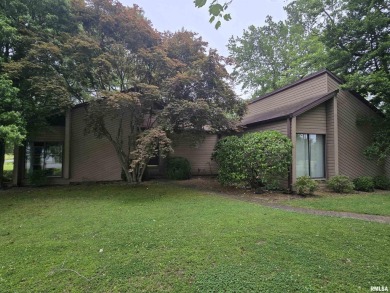 This 3 bedroom, 3 bath home offers a perfect blend of lakefront on Metropolis Country Club in Illinois - for sale on GolfHomes.com, golf home, golf lot