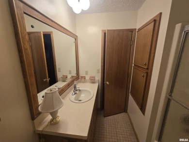 This 3 bedroom, 3 bath home offers a perfect blend of lakefront on Metropolis Country Club in Illinois - for sale on GolfHomes.com, golf home, golf lot