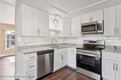 Move-in ready | Beautifully updated 2-bedroom, 2-bathroom home + on Brookridge Country Club in Florida - for sale on GolfHomes.com, golf home, golf lot