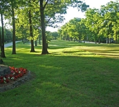 Discover the perfect blend of natural beauty and recreational on Holiday Island Executive Golf Course in Arkansas - for sale on GolfHomes.com, golf home, golf lot