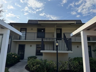 Scenic golf course views, completely remodeled. NEW: ceiling on Vista Plantation Golf Club in Florida - for sale on GolfHomes.com, golf home, golf lot
