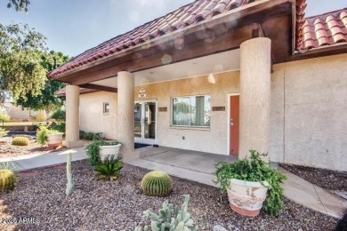 Beautifully maintained and fully furnished 1-bed, 1-bath home on Roadhaven Golf Course in Arizona - for sale on GolfHomes.com, golf home, golf lot