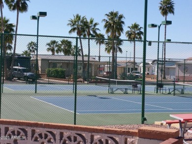 Beautifully maintained and fully furnished 1-bed, 1-bath home on Roadhaven Golf Course in Arizona - for sale on GolfHomes.com, golf home, golf lot