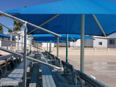 Beautifully maintained and fully furnished 1-bed, 1-bath home on Roadhaven Golf Course in Arizona - for sale on GolfHomes.com, golf home, golf lot