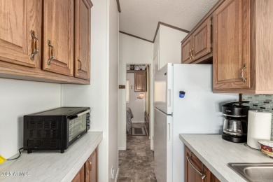 Beautifully maintained and fully furnished 1-bed, 1-bath home on Roadhaven Golf Course in Arizona - for sale on GolfHomes.com, golf home, golf lot