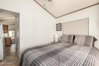 Beautifully maintained and fully furnished 1-bed, 1-bath home on Roadhaven Golf Course in Arizona - for sale on GolfHomes.com, golf home, golf lot