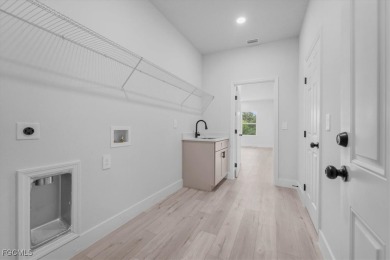 Beautiful New Construction in Sun 'N Lake - 4 Bedrooms, 3 Baths on Sun n Lake Golf and Country Club in Florida - for sale on GolfHomes.com, golf home, golf lot
