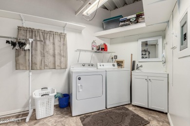 Beautifully maintained and fully furnished 1-bed, 1-bath home on Roadhaven Golf Course in Arizona - for sale on GolfHomes.com, golf home, golf lot