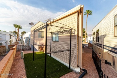 Beautifully maintained and fully furnished 1-bed, 1-bath home on Roadhaven Golf Course in Arizona - for sale on GolfHomes.com, golf home, golf lot