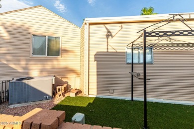 Beautifully maintained and fully furnished 1-bed, 1-bath home on Roadhaven Golf Course in Arizona - for sale on GolfHomes.com, golf home, golf lot