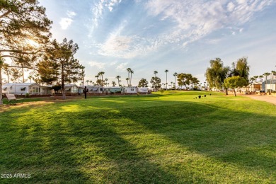Beautifully maintained and fully furnished 1-bed, 1-bath home on Roadhaven Golf Course in Arizona - for sale on GolfHomes.com, golf home, golf lot