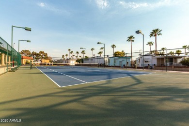 Beautifully maintained and fully furnished 1-bed, 1-bath home on Roadhaven Golf Course in Arizona - for sale on GolfHomes.com, golf home, golf lot