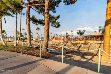 Beautifully maintained and fully furnished 1-bed, 1-bath home on Roadhaven Golf Course in Arizona - for sale on GolfHomes.com, golf home, golf lot