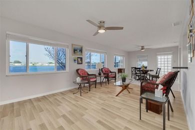 WATERFRONT LIVING IN STYLE... ENJOY YOUR NEW HOME IN THIS ACTIVE on Mainlands Golf Club in Florida - for sale on GolfHomes.com, golf home, golf lot