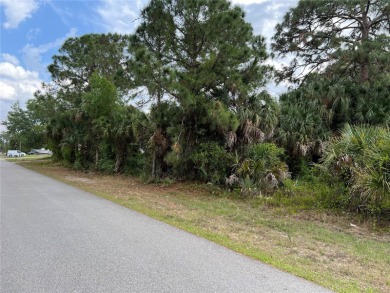 This 20,000 square foot double lot on a quiet street that would on Bobcat Trail Golf Club in Florida - for sale on GolfHomes.com, golf home, golf lot