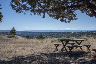 Discover the perfect getaway or build site in the highly sought- on  in Oregon - for sale on GolfHomes.com, golf home, golf lot