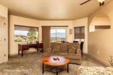 This FULLY FURNISHED, TURN KEY retreat is located in Calais Town on Falcon Ridge Golf Course in Nevada - for sale on GolfHomes.com, golf home, golf lot