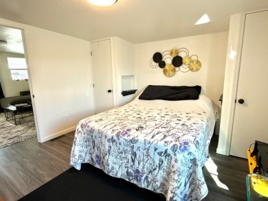 Fabulously remodeled FURNISHED home! Oversized main bedroom on Viewpoint Golf Resort in Arizona - for sale on GolfHomes.com, golf home, golf lot