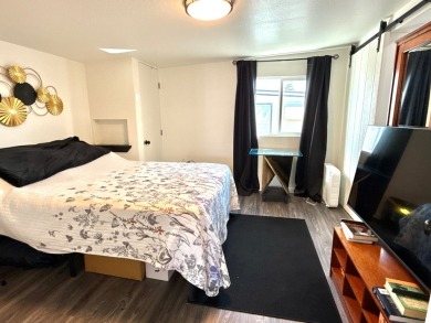 Fabulously remodeled FURNISHED home! Oversized main bedroom on Viewpoint Golf Resort in Arizona - for sale on GolfHomes.com, golf home, golf lot
