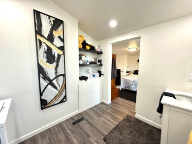 Fabulously remodeled FURNISHED home! Oversized main bedroom on Viewpoint Golf Resort in Arizona - for sale on GolfHomes.com, golf home, golf lot
