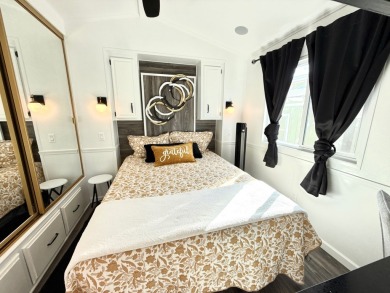 Fabulously remodeled FURNISHED home! Oversized main bedroom on Viewpoint Golf Resort in Arizona - for sale on GolfHomes.com, golf home, golf lot