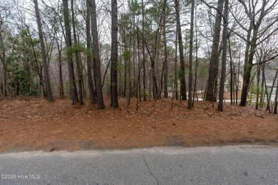 Nice interior lot located in the gated community of Seven Lakes on Seven Lakes Country Club in North Carolina - for sale on GolfHomes.com, golf home, golf lot