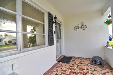 LOCATION, location, location! Welcome home to the highly on Mainlands Golf Club in Florida - for sale on GolfHomes.com, golf home, golf lot