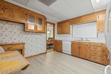 Welcome to one of Clearwater's most coveted neighborhoods, the on Clearwater Executive Golf Course in Florida - for sale on GolfHomes.com, golf home, golf lot