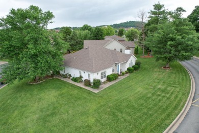 ***PRICED TO SELL***ONE LEVEL 3-bedroom, 2-bath home located in on Pointe Royale Village Country Club in Missouri - for sale on GolfHomes.com, golf home, golf lot