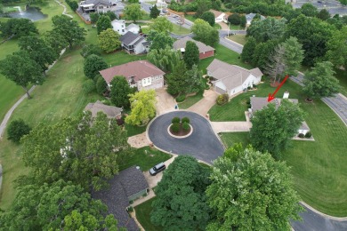 ***PRICED TO SELL***ONE LEVEL 3-bedroom, 2-bath home located in on Pointe Royale Village Country Club in Missouri - for sale on GolfHomes.com, golf home, golf lot
