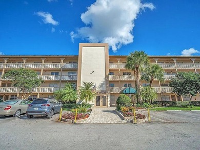Beautiful 2-bedroom, 2 bathroom condo in the sought-after on Wynmoor Golf Course in Florida - for sale on GolfHomes.com, golf home, golf lot
