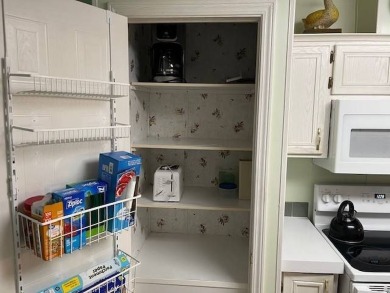 Charming and Updated Home - with 2 Bedroom, 2 Bath, 1,200 Sq Ft on Four Lakes Golf Club in Florida - for sale on GolfHomes.com, golf home, golf lot