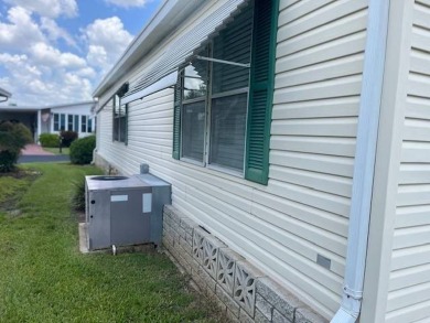 Charming and Updated Home - with 2 Bedroom, 2 Bath, 1,200 Sq Ft on Four Lakes Golf Club in Florida - for sale on GolfHomes.com, golf home, golf lot