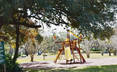 Refreshed listing price.  Now is the time to escape the cold and on Glen Lakes Country Club in Florida - for sale on GolfHomes.com, golf home, golf lot