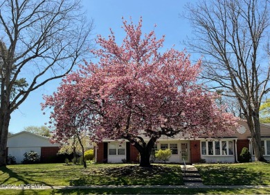 Nothing to do but move in, everthing is updated including on Greenbriar Woodlands in New Jersey - for sale on GolfHomes.com, golf home, golf lot