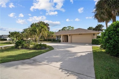 REMODELED and ready for its new owner! Discover this 3 bedroom on Spanish Wells Golf and Country Club in Florida - for sale on GolfHomes.com, golf home, golf lot