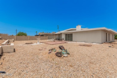 Discover the potential of this charming 2-bedroom, 2-bathroom on Sun City-Willow Creek / Willow Brook  in Arizona - for sale on GolfHomes.com, golf home, golf lot