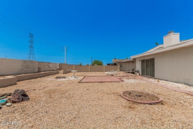 Discover the potential of this charming 2-bedroom, 2-bathroom on Sun City-Willow Creek / Willow Brook  in Arizona - for sale on GolfHomes.com, golf home, golf lot