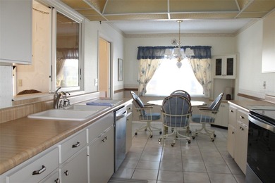 PRICED TO SELL!  It's not very often that a 2/2/2 1794 sq ft htd on Mainlands Golf Club in Florida - for sale on GolfHomes.com, golf home, golf lot