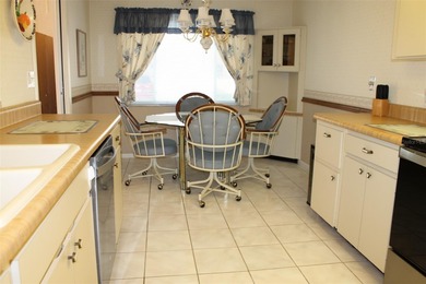 PRICED TO SELL!  It's not very often that a 2/2/2 1794 sq ft htd on Mainlands Golf Club in Florida - for sale on GolfHomes.com, golf home, golf lot