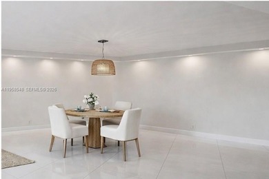 Spacious 2-bedroom, 2-bathroom condo in the heart of Inverrary on Inverrary Country Club in Florida - for sale on GolfHomes.com, golf home, golf lot