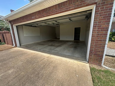 Welcome to this beautifully laid-out 2-bedroom, 2-bathroom home on Colonial Country Club Deerfield in Mississippi - for sale on GolfHomes.com, golf home, golf lot