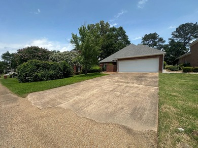 Welcome to this beautifully laid-out 2-bedroom, 2-bathroom home on Colonial Country Club Deerfield in Mississippi - for sale on GolfHomes.com, golf home, golf lot