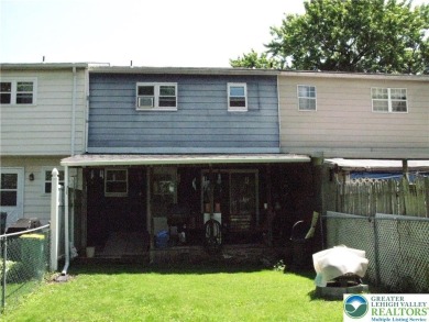 COMFORTABLE SHEPHERD HILLS TOWNHOME. There are 3 bedrooms and 1 on Shepherd Hills Golf Club in Pennsylvania - for sale on GolfHomes.com, golf home, golf lot