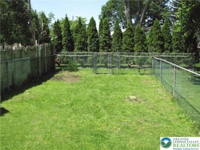 COMFORTABLE SHEPHERD HILLS TOWNHOME. There are 3 bedrooms and 1 on Shepherd Hills Golf Club in Pennsylvania - for sale on GolfHomes.com, golf home, golf lot