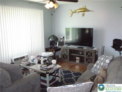 COMFORTABLE SHEPHERD HILLS TOWNHOME. There are 3 bedrooms and 1 on Shepherd Hills Golf Club in Pennsylvania - for sale on GolfHomes.com, golf home, golf lot
