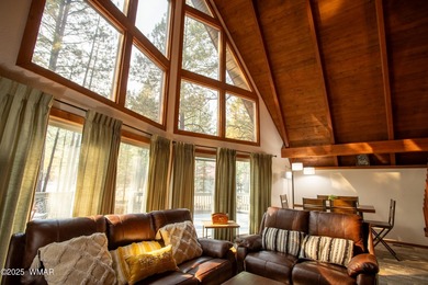 Chalet style home in Pinetop Lakes. 3 bedroom 2 bath, one car on Pinetop Lakes Country Club in Arizona - for sale on GolfHomes.com, golf home, golf lot