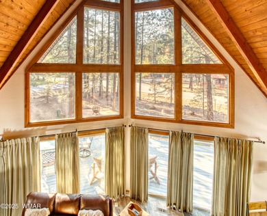 Chalet style home in Pinetop Lakes. 3 bedroom 2 bath, one car on Pinetop Lakes Country Club in Arizona - for sale on GolfHomes.com, golf home, golf lot