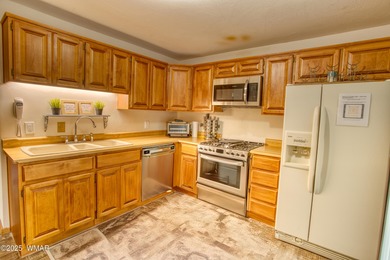 Chalet style home in Pinetop Lakes. 3 bedroom 2 bath, one car on Pinetop Lakes Country Club in Arizona - for sale on GolfHomes.com, golf home, golf lot